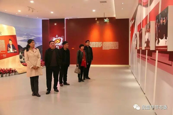 民盟河北省委赴贵州毕节七星关区开展“同心助学”捐赠活动(图2) 民盟河北省委赴贵州毕节七星关区开展“同心助学”捐赠活动(图2)