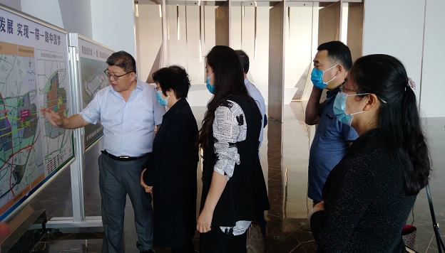 民盟沧州市委领导班子赴沧州明珠服饰产业特色小镇调研复工复产情况(图1)