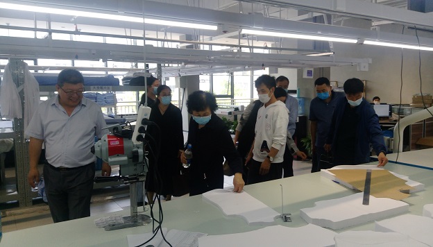 民盟沧州市委领导班子赴沧州明珠服饰产业特色小镇调研复工复产情况(图3)