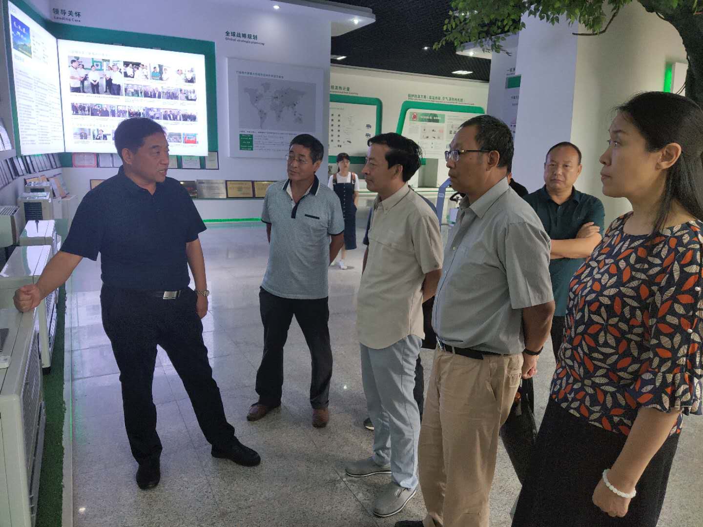 郭斌副主委在石家庄开展“推进我省冬季取暖清洁能源发展”调研(图3)