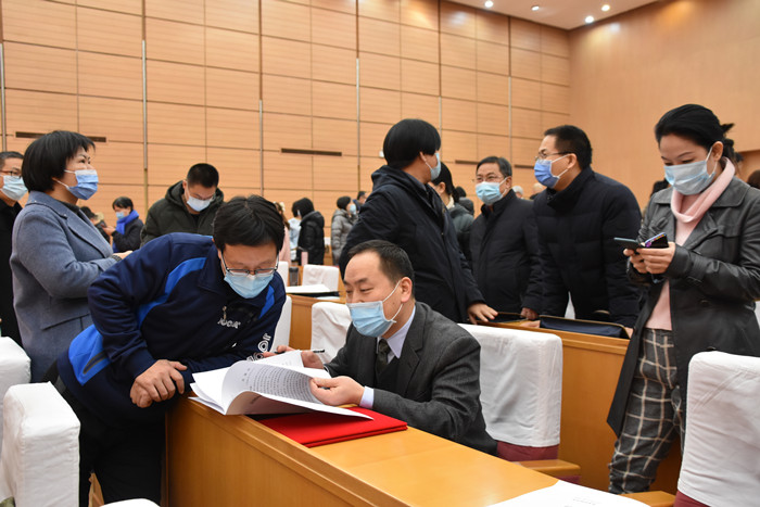 主席,民盟市委主委董卫出席会议并讲话,民盟市委副主委王爱军,温玉泉