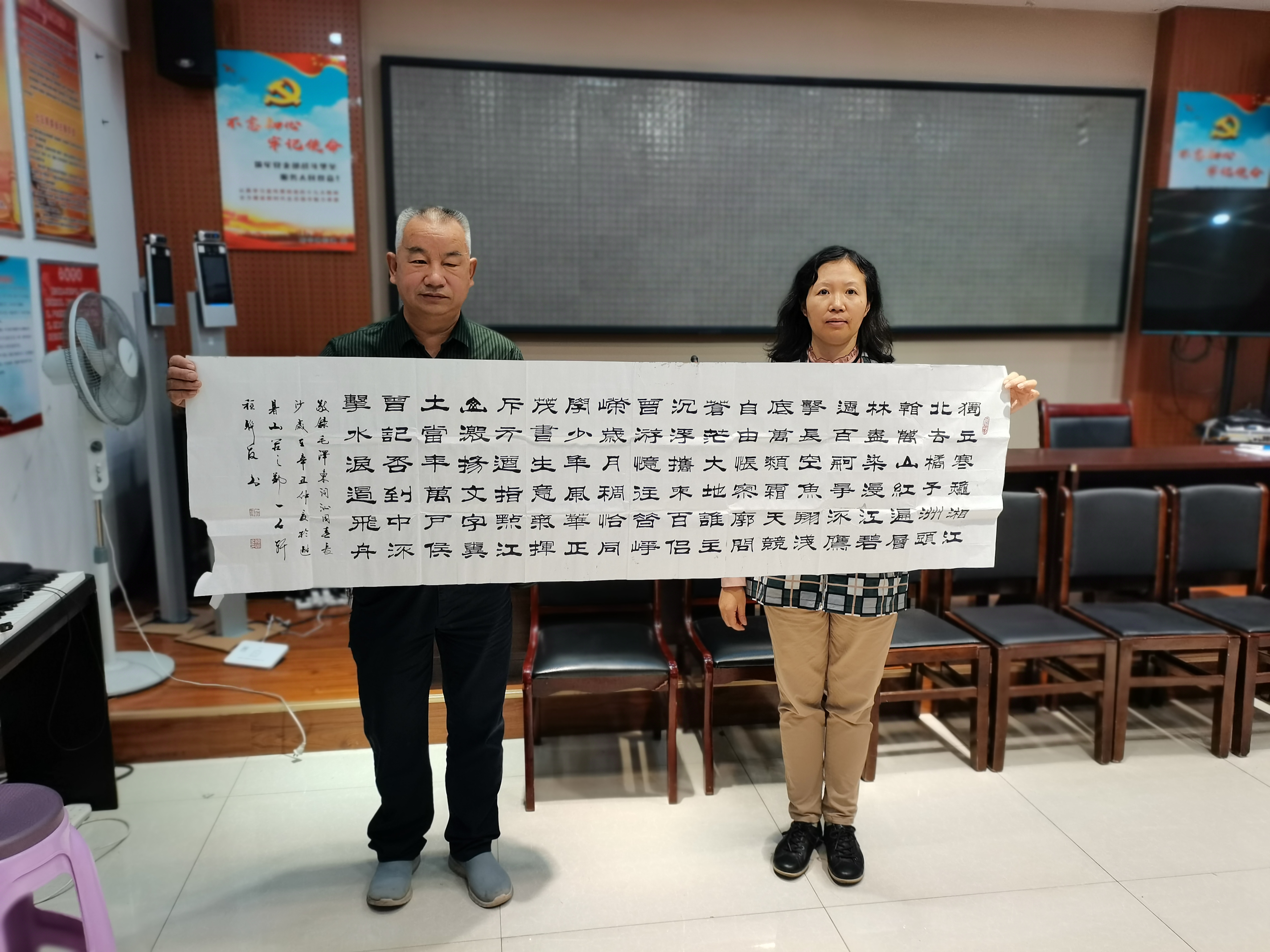 翰墨丹青迎国庆 文化送福慧居民(图1) 翰墨丹青迎国庆 文化送福慧居民(图1)