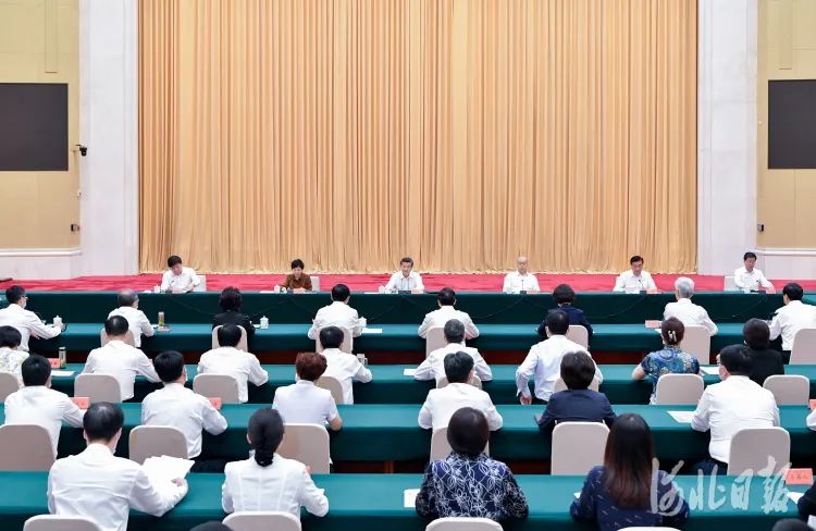 倪岳峰与各民主党派省委、省工商联（总商会）新一届领导班子成员座谈(图1)