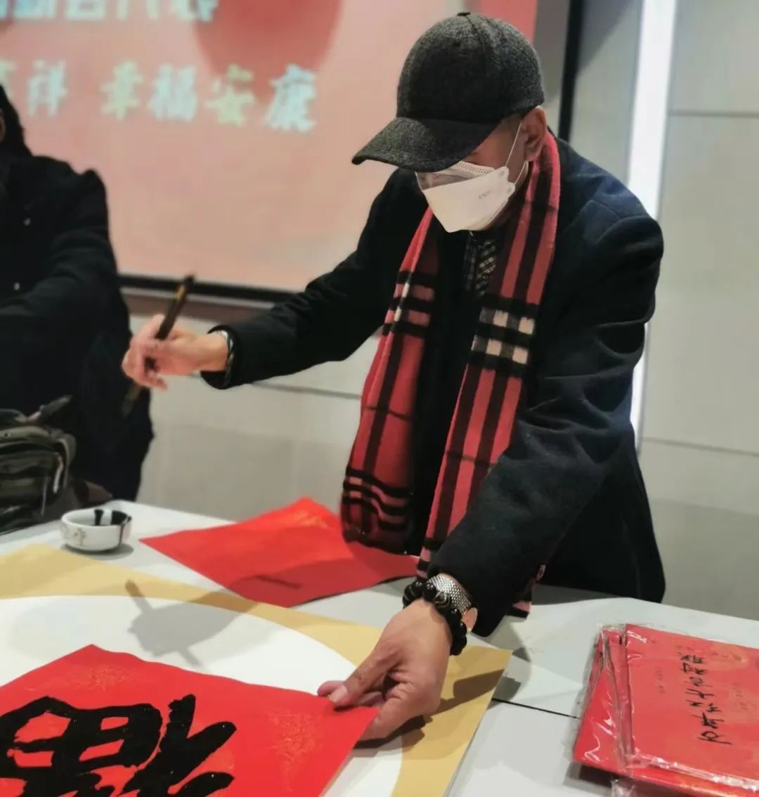 民盟秦皇岛市委 开展“春联送福进万家”活动(图1)