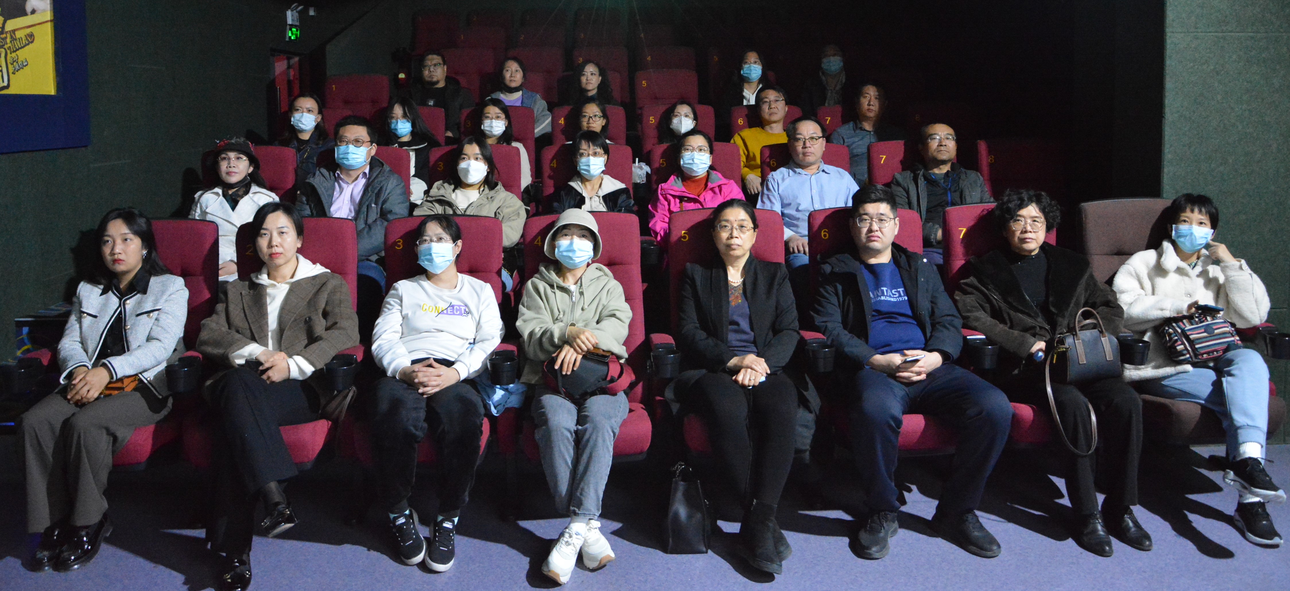 回首百年征程 传承信仰荣光丨民盟沧州市委组织盟员观看电影《望道》(图1)