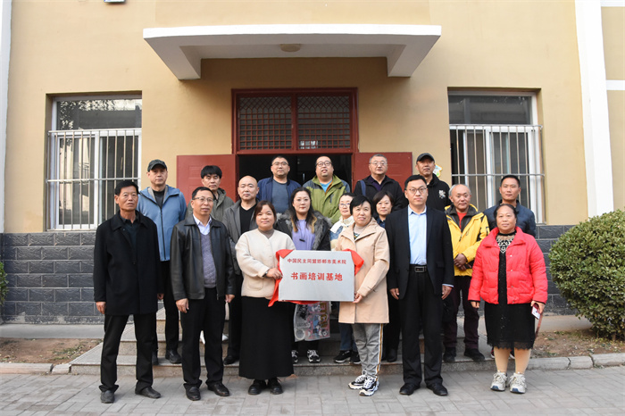 民盟邯郸市委赴肥乡区赵寨村举行画像捐赠仪式和“美育进校园”活动(图2)
