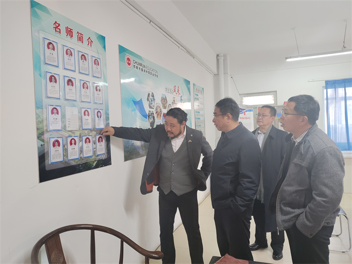 市政协副主席、民盟市委主委董卫到峰峰矿区总支进行盟务工作调研(图2)