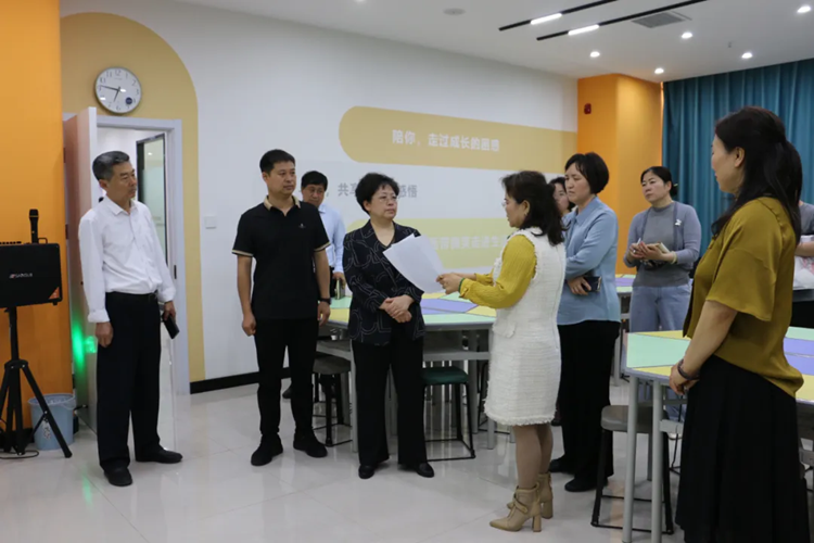 钱丽霞副主委带队就“青少年心理健康”课题开展调研(图1)
