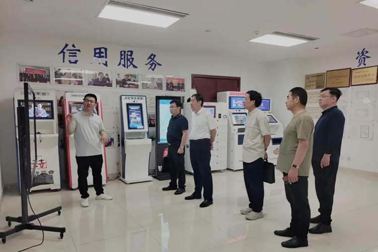 冯俊生副主委带队就《加快数字政府建设 持续优化营商环境》课题开展调研(图1)