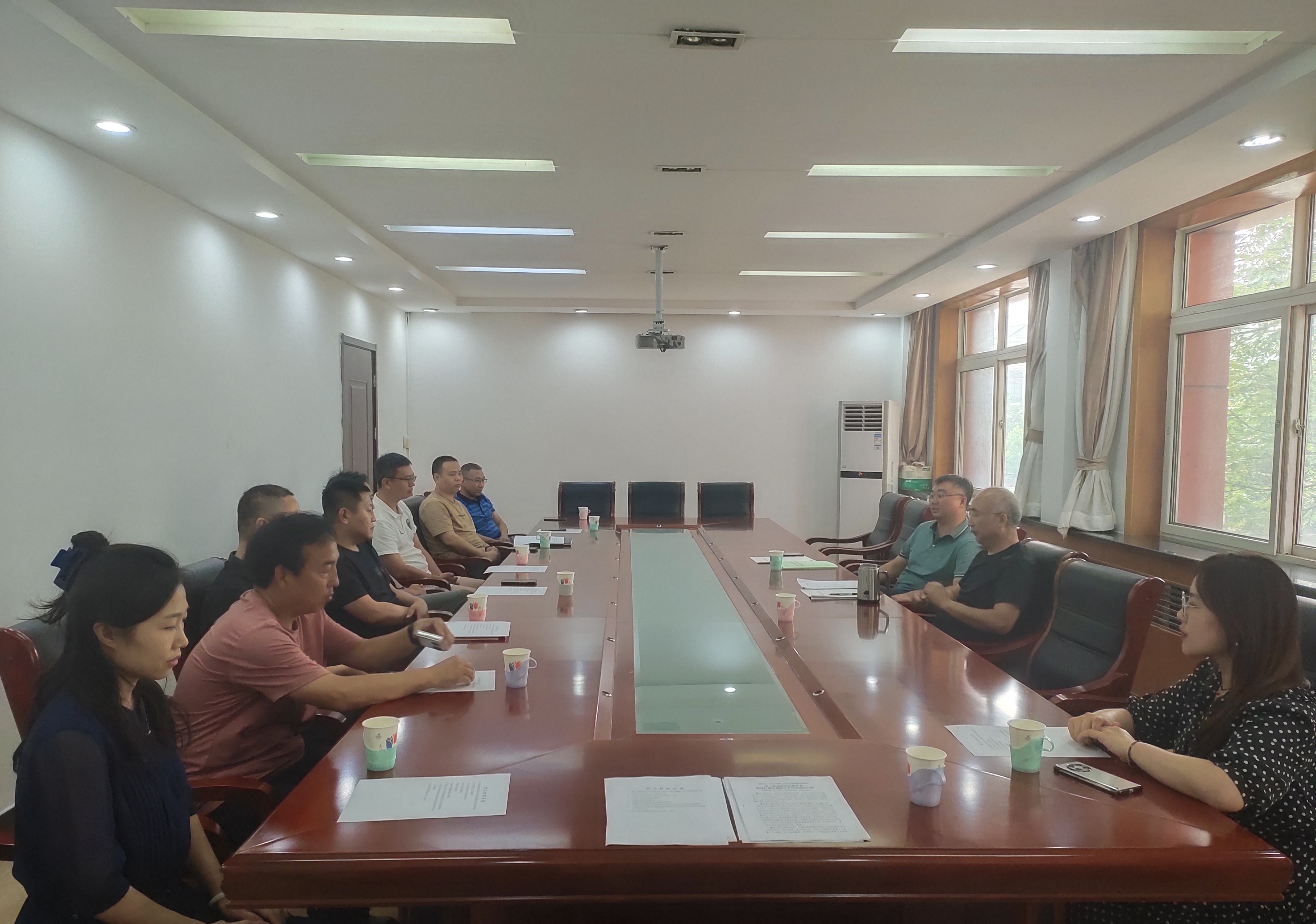 民盟经管支部召开纪律学习教育动员部署会议(图1)