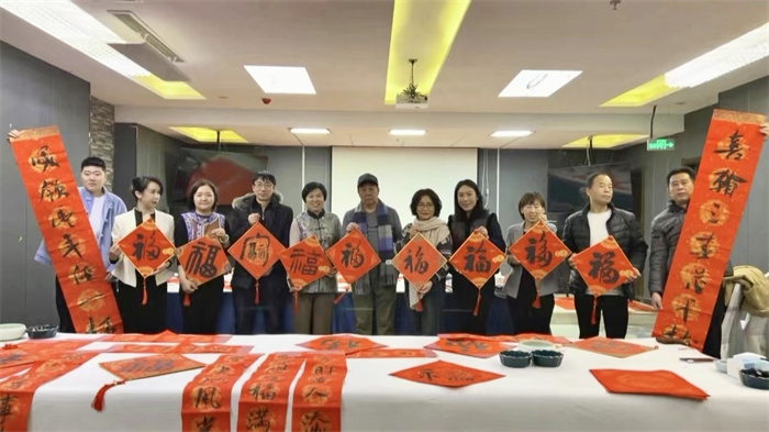 翰墨飘香 福进万家——民盟邯郸市美术院开展“春联送福进万家”活动(图1)