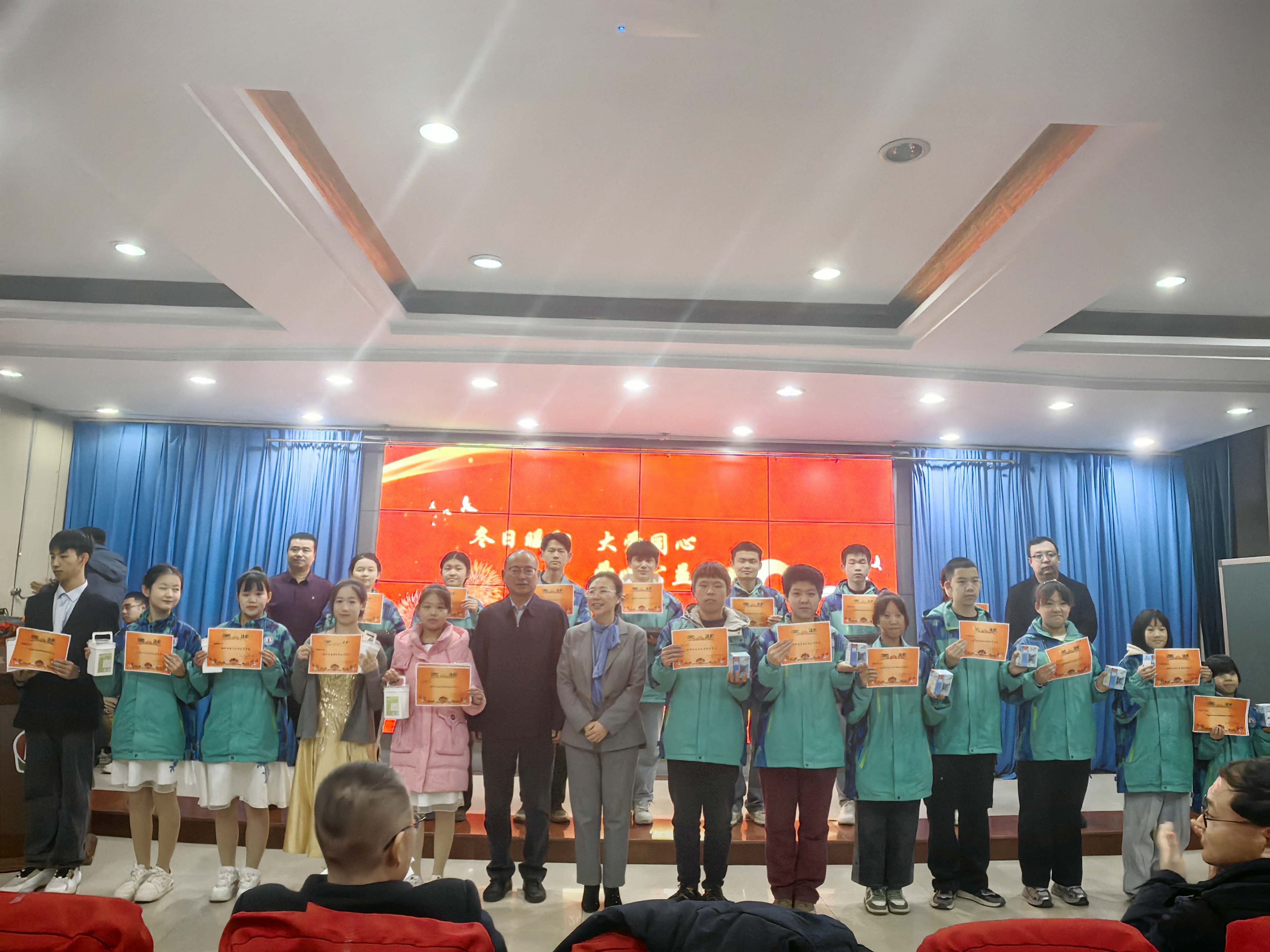 民盟张家口市委联合张家口市特殊教育学校举行“冬日暖阳 大爱同心”颁奖仪式(图2)