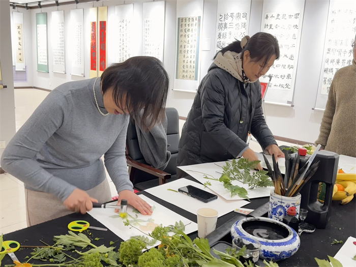 邯郸民盟基层组织积极开展三八妇女节活动(图2)