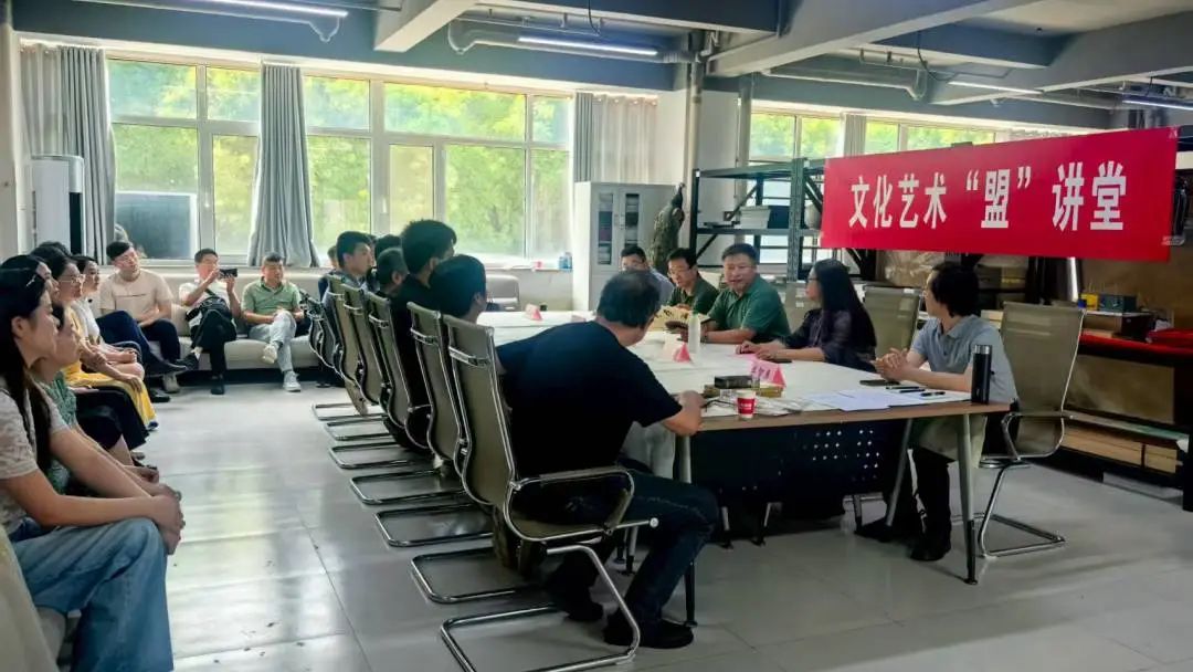 民盟保定市委、民盟保定美术院开展文化艺术“盟”讲堂——扇面绘画艺术讲座与体验活动(图1)