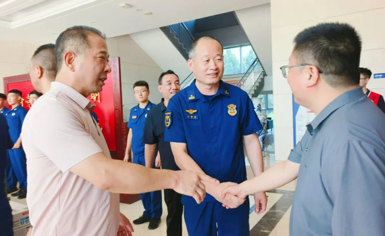 民盟省直辛集总支开展“八一”慰问系列活动(图1)