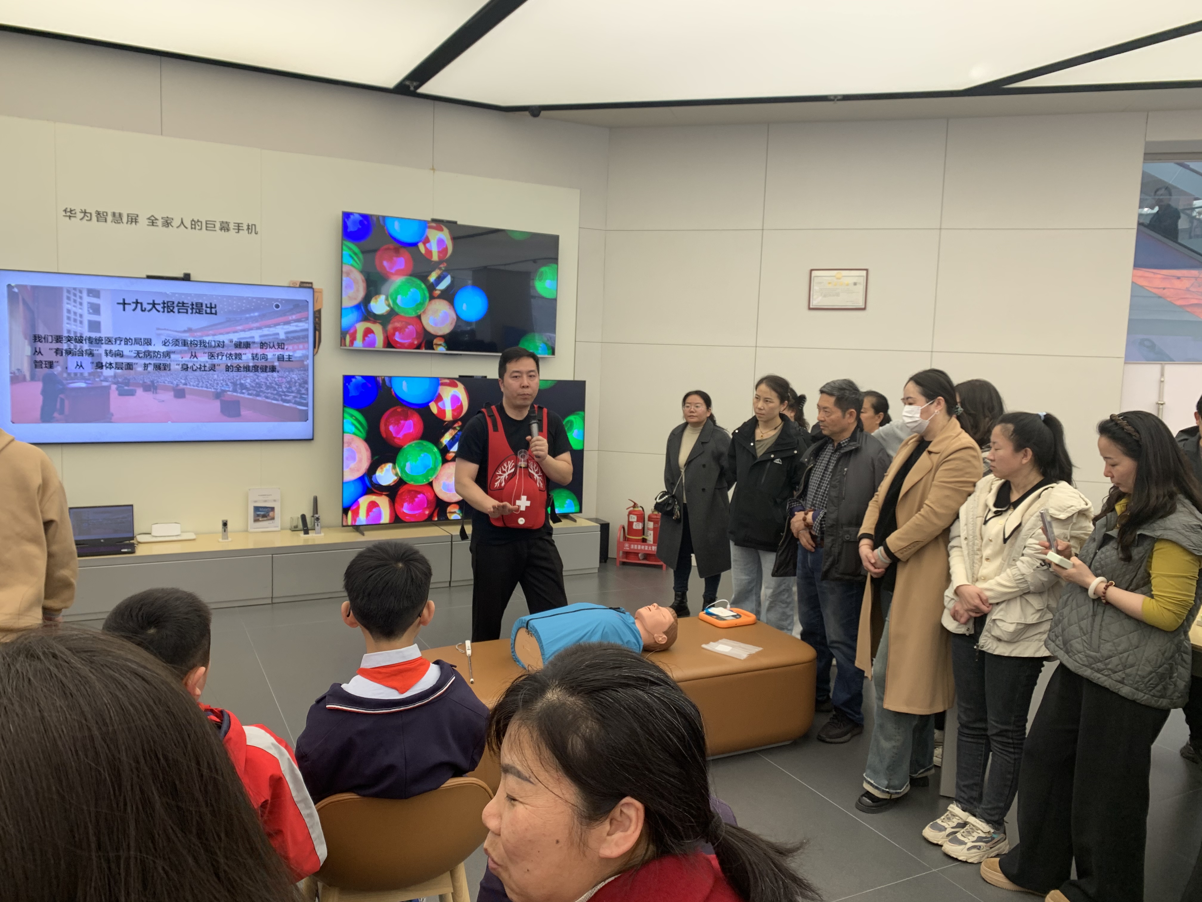 民盟邢台市委联合举办“雷锋精神‘救’在身边”主题活动(图1)