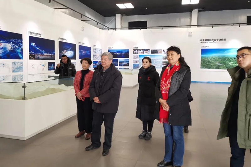 民盟中央副主席龙庄伟到张家口市调研(图1)