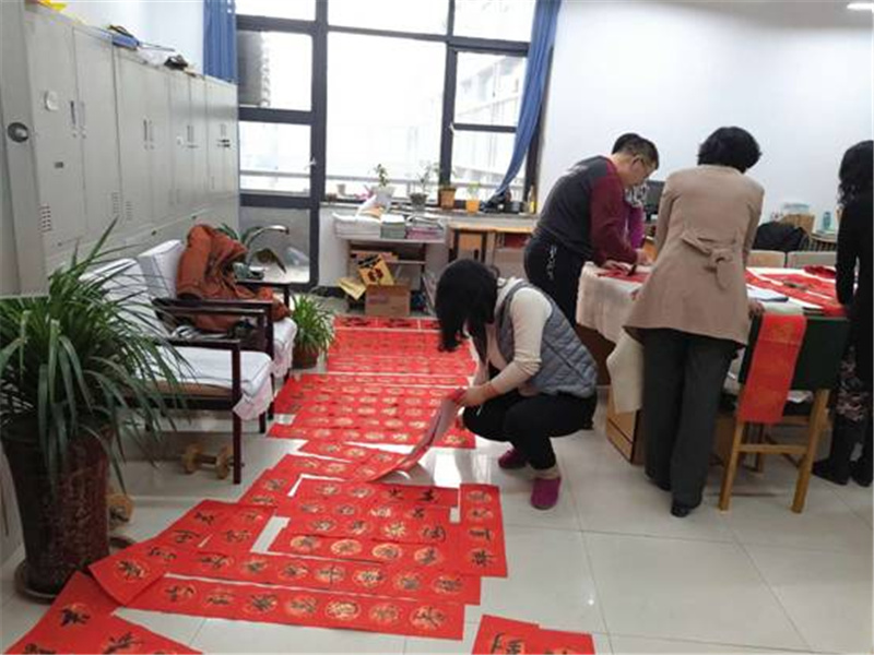 民盟邯郸市美术院书画家们积极开展“春联进万家”活动(图4)