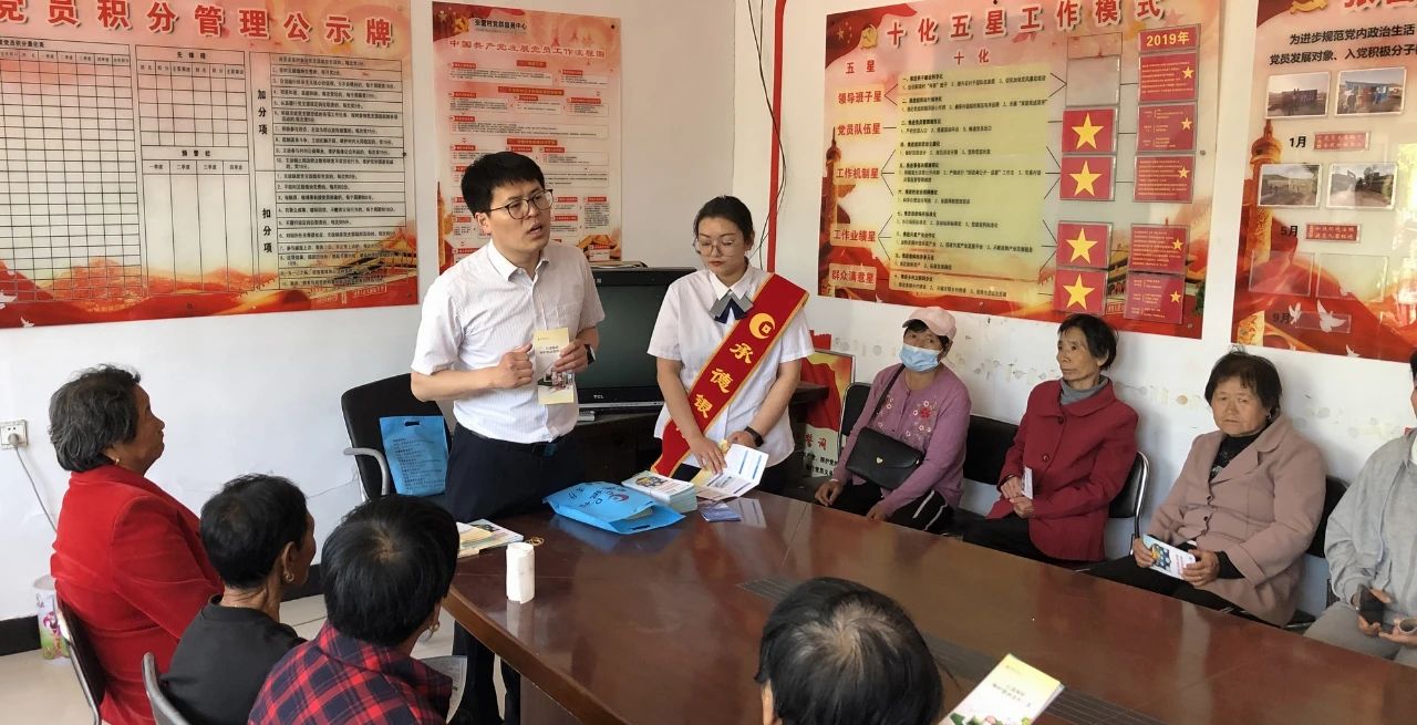 反诈知识送家门 乡村振兴路更稳——民盟承德经济二支部和财税金融支部联合开展乡村振兴主题活动(图2)