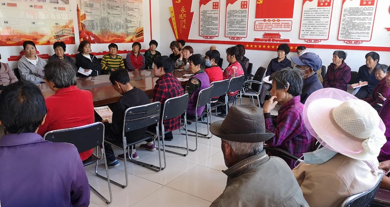 反诈知识送家门 乡村振兴路更稳——民盟承德经济二支部和财税金融支部联合开展乡村振兴主题活动(图4)