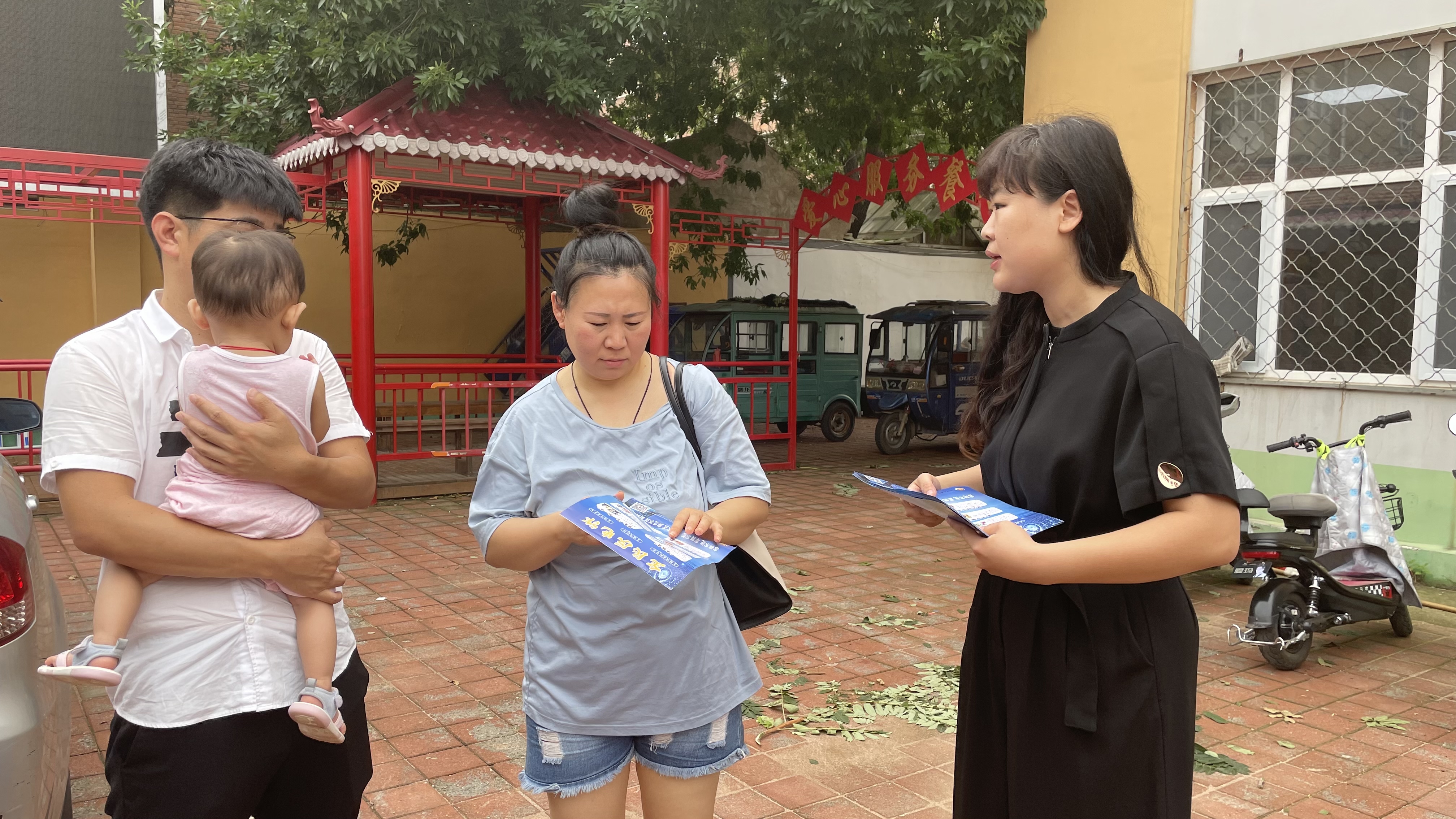 民盟沧州市青委会、中心三支部联合开展反电信诈骗宣传活动(图2)
