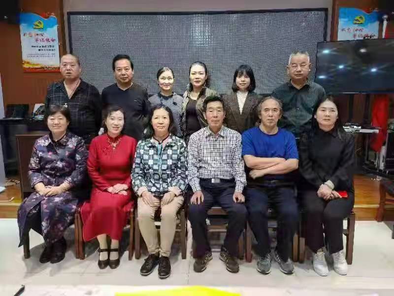 翰墨丹青迎国庆 文化送福慧居民(图2) 翰墨丹青迎国庆 文化送福慧居民(图2)
