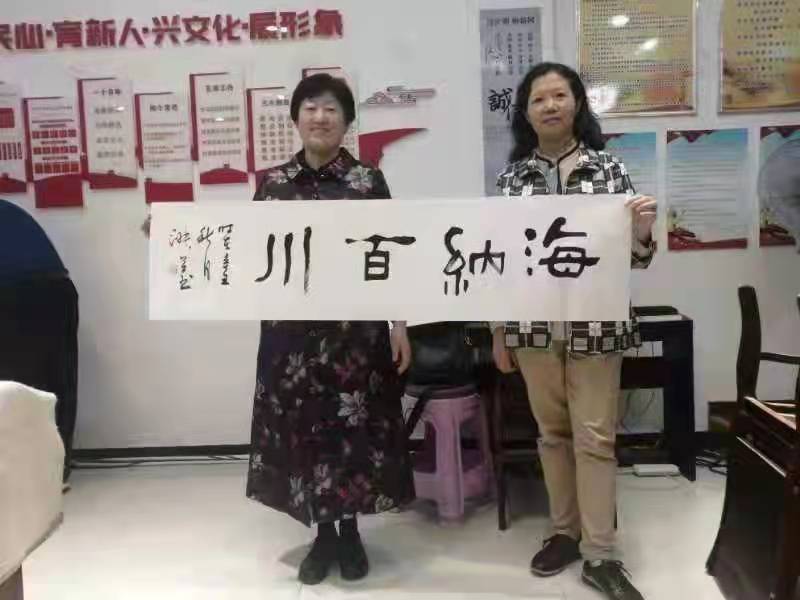 翰墨丹青迎国庆 文化送福慧居民(图6) 翰墨丹青迎国庆 文化送福慧居民(图6)