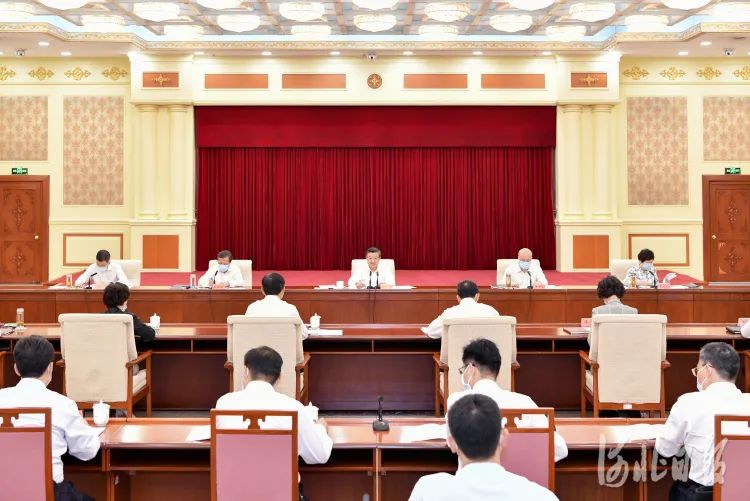 中共河北省委召开党外人士座谈会 倪岳峰主持并讲话(图1)