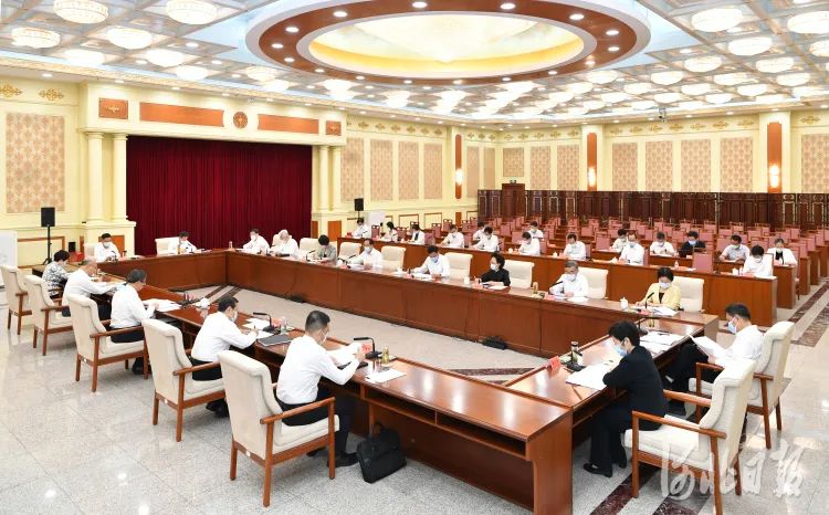 中共河北省委召开党外人士座谈会 倪岳峰主持并讲话(图2)
